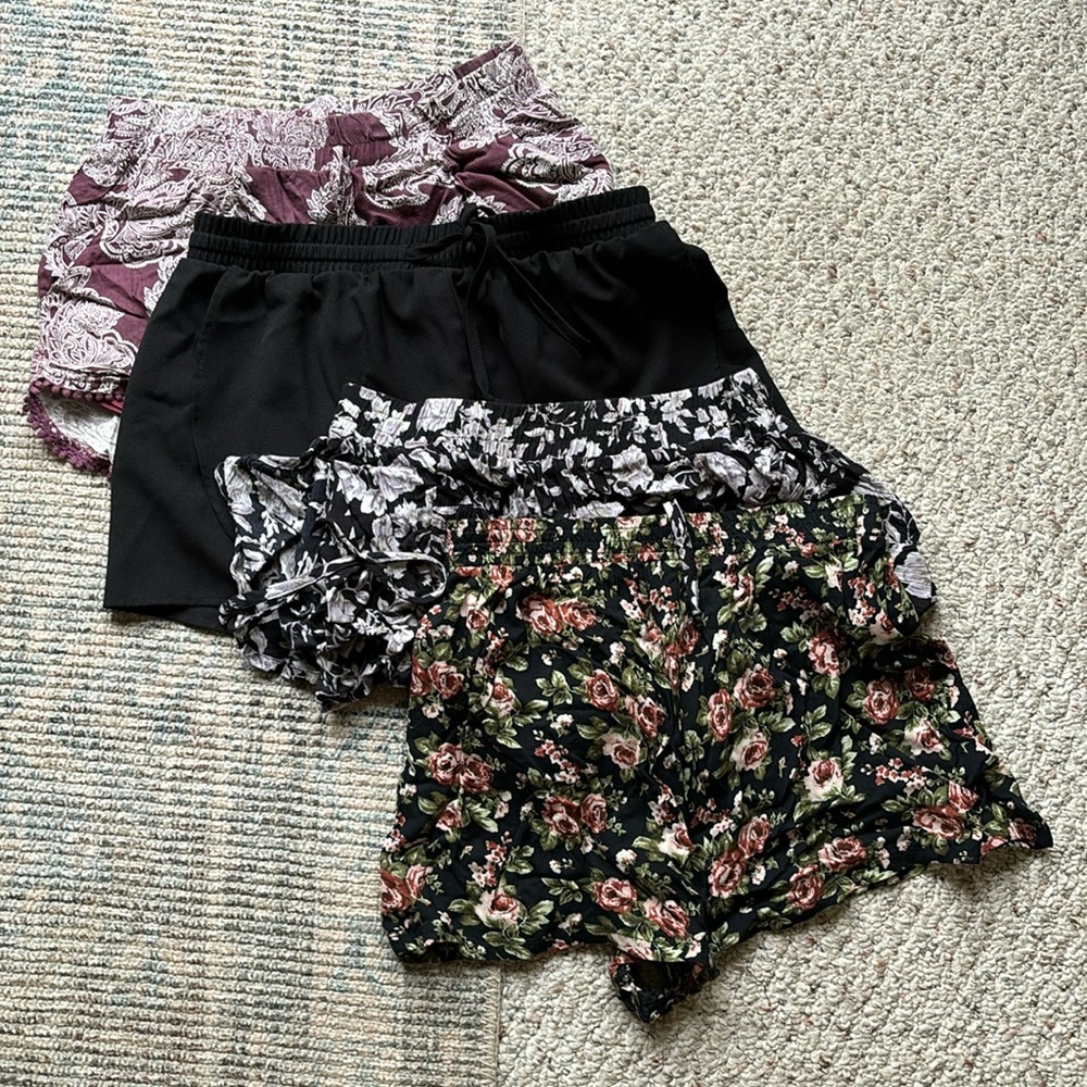 Set of 4 : FLOWY SHORTS